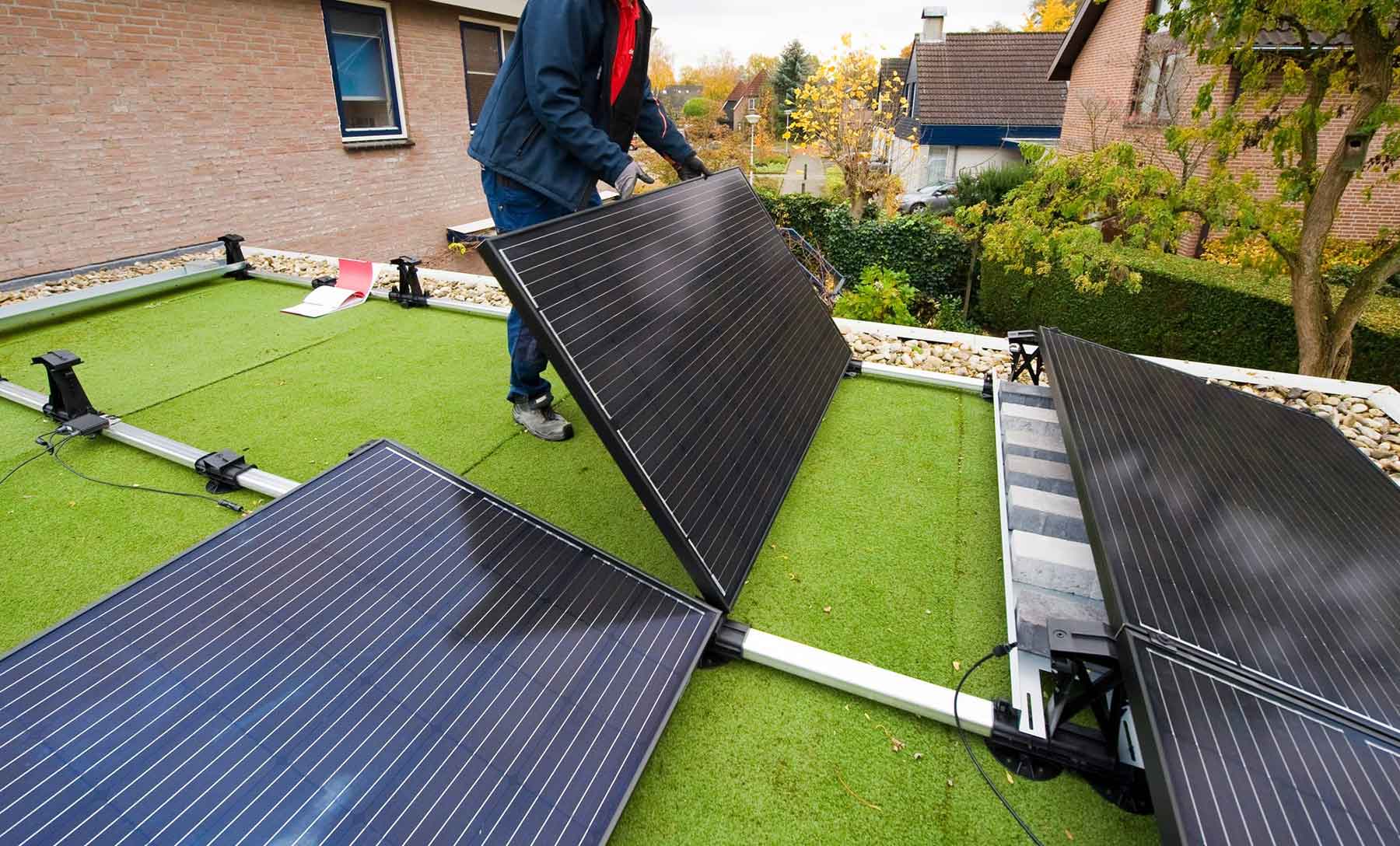 zonnepanelen plaatsen op een huisartsenpraktijk