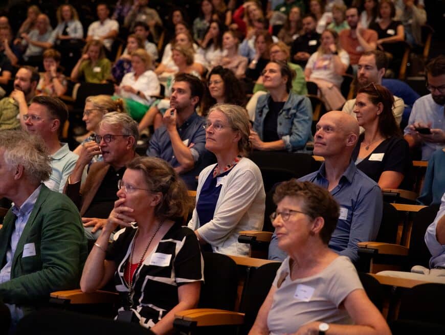 mensen bij de nhg-wetenschapsdag