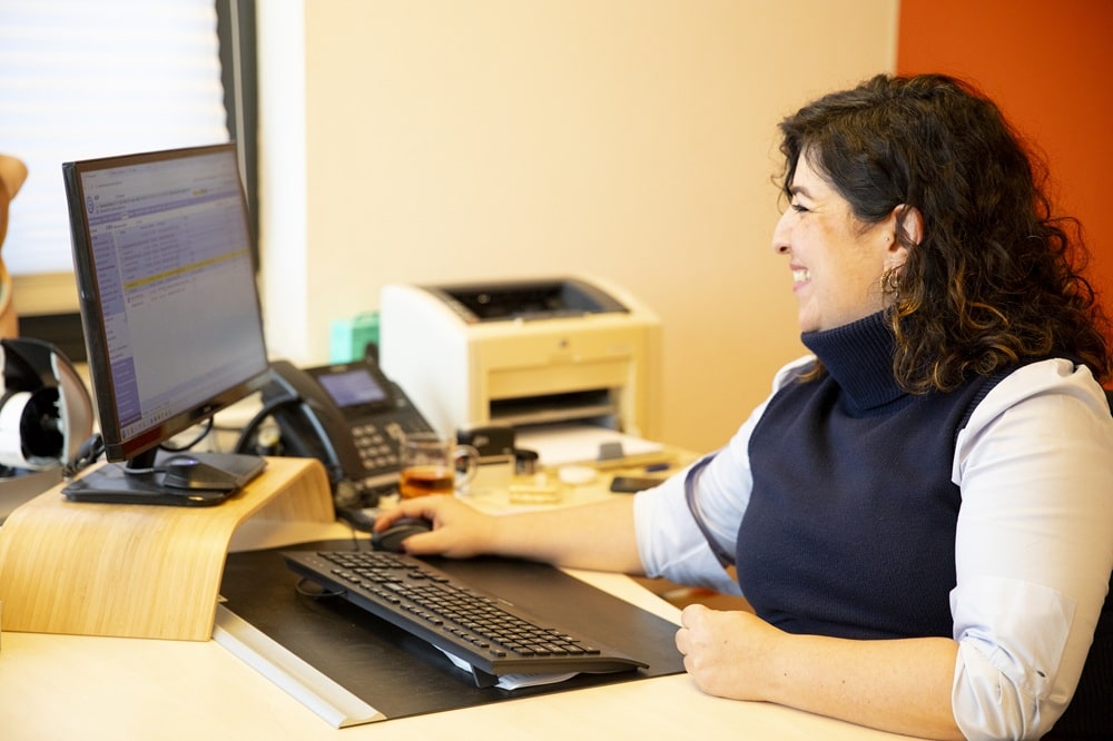 Huisarts werkt aan computer - AI